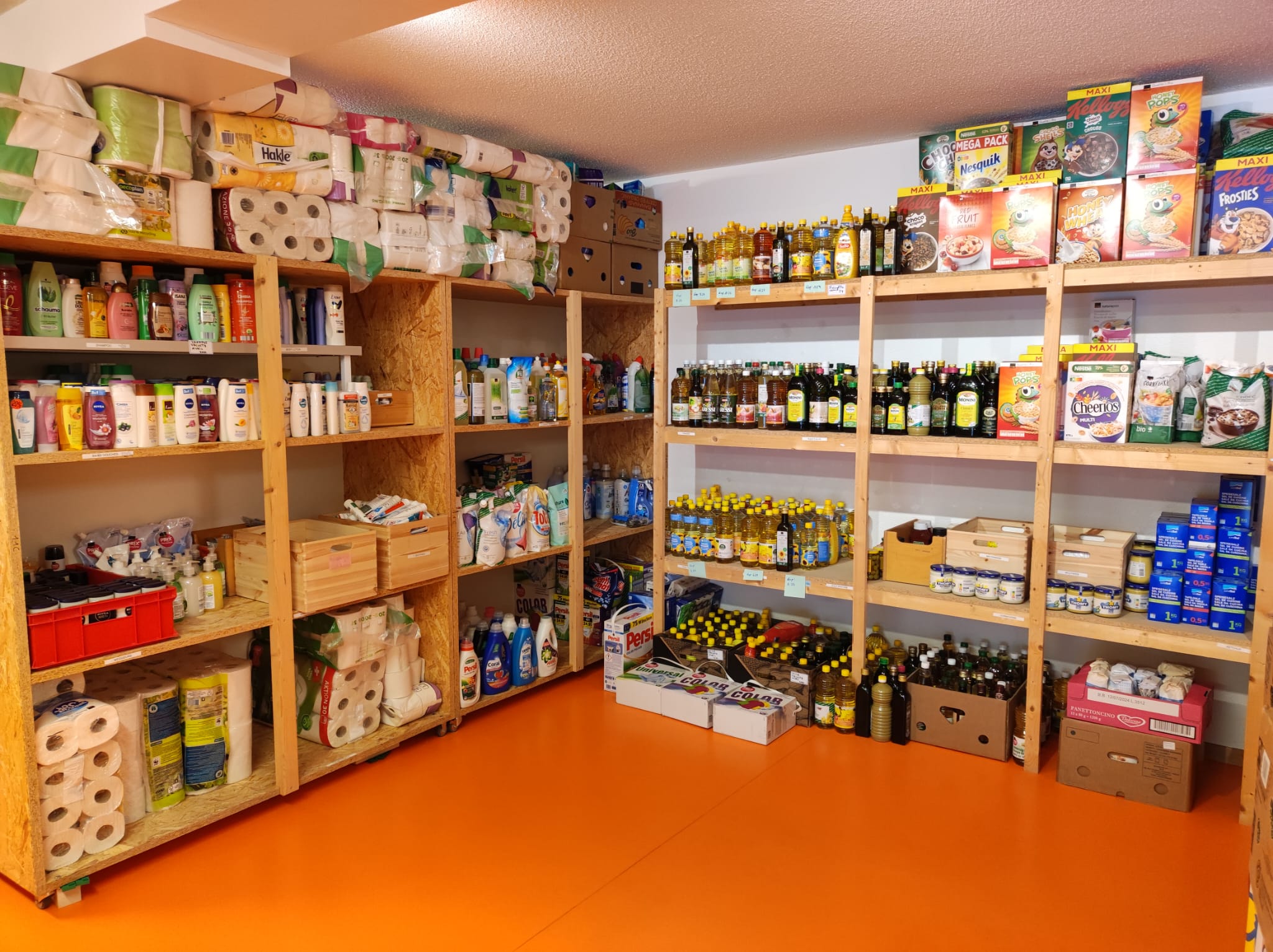 Bénévoles de Noloco Partage au Magasin Solidaire